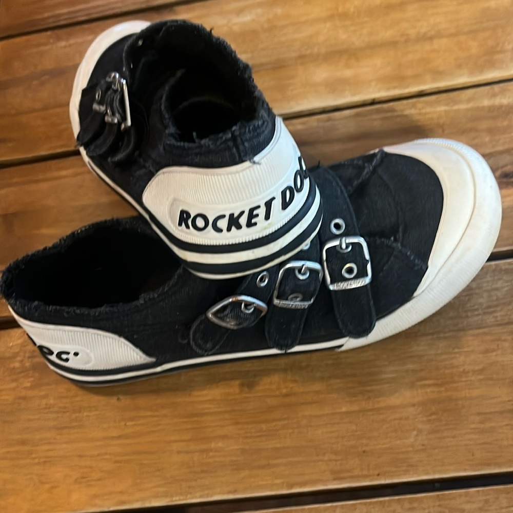 Rocket Dog Slip On Shoes Women’s sz 7.5 EUC Grey/Black/White